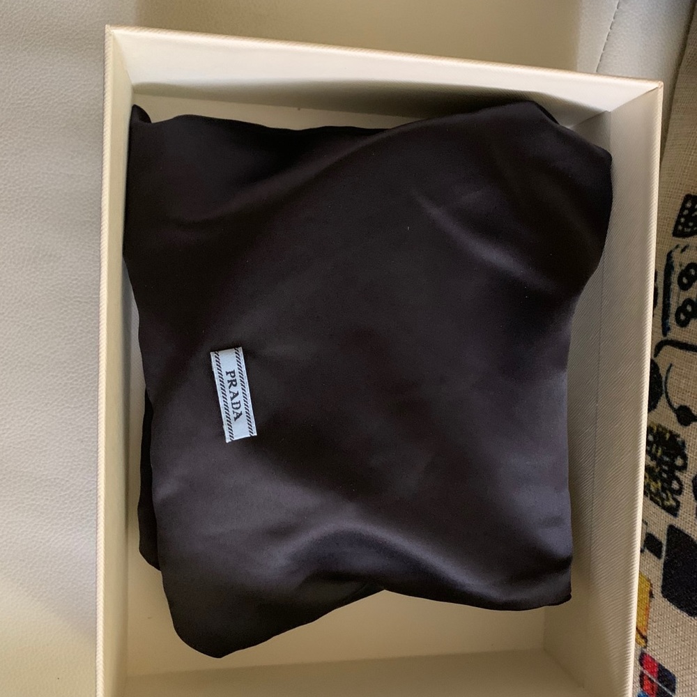 Prada crossbody authentic - Picture 13 of 15